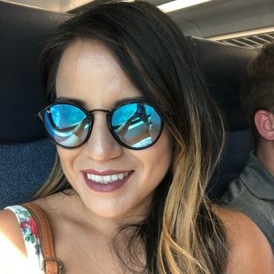 Meet your Posher, Alejandra